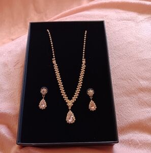 Necklace set pendant earings